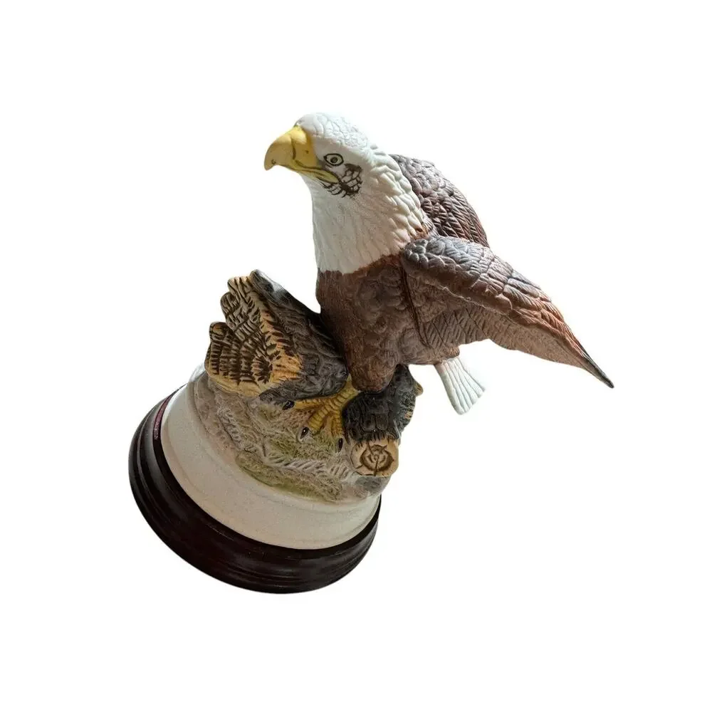 Americana Birds in Flight Collection Bald Eagle Figurine Royal Heritage Limited!